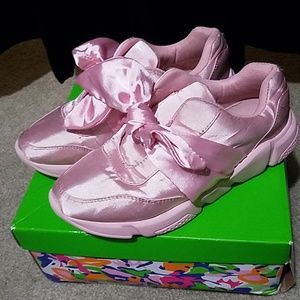 Girls Slip on, bow tie sneakers
